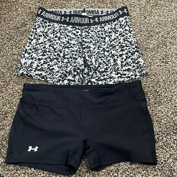 Under Armour Pants - Under armor women’s shorts in great condition camo and black set